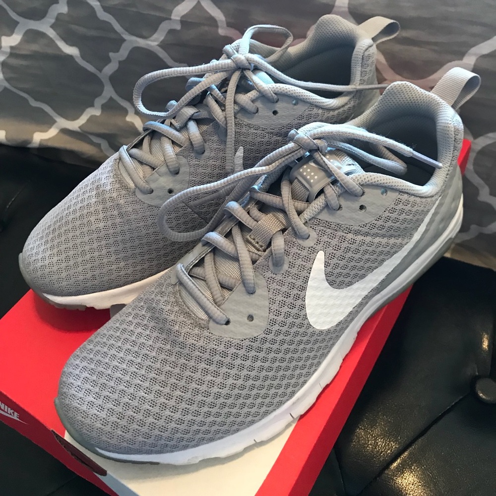 Nike Air Max Motion Tennis Shoes